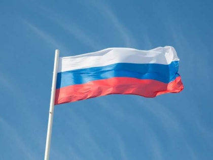 Журналисты на саммите G20 встали в очередь ради фото с российским флагом