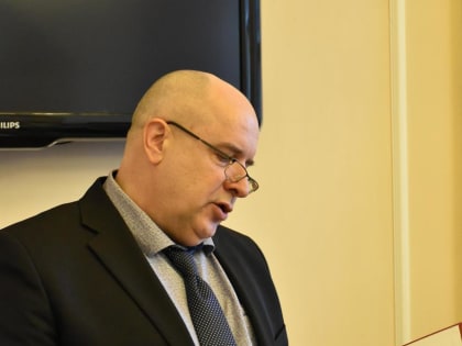 Еженедельная городская планерка отметилась награждением бойца СВО