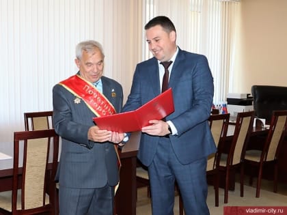 Дмитрий Наумов поздравил Михаила Яшукова с присвоением звания «Почетный гражданин города Байконур»