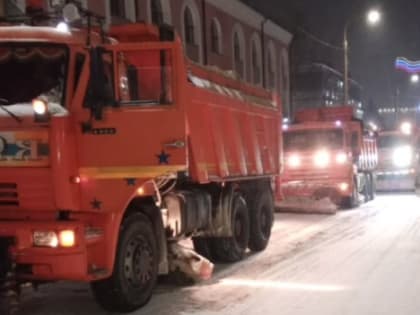 За сутки на дороги Владимира высыпали больше 320 кубометров песко-соляной смеси