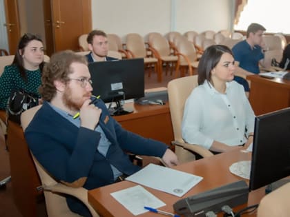 Камешковец принял участие в школе юного законотворца