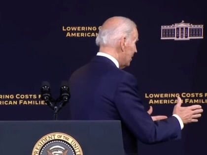 Байден потерял человека для рукопожатия