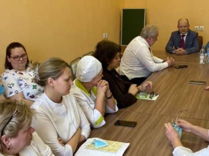 Депутат госдумы Алексей Говырин принял жалобы медиков на низкие зарплаты