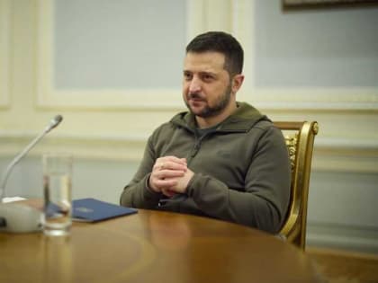 Зеленский посидел в кресле пилота F-16 во время визита в Данию