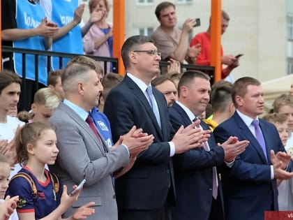 Александр Авдеев и Дмитрий Наумов открыли «умную» спортивную площадку в мкр. Юрьевец города Владимира