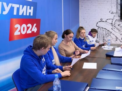 Жители Владимирской области ставят свои подписи в поддержку выдвижения Владимира Путина кандидатом в Президенты России.