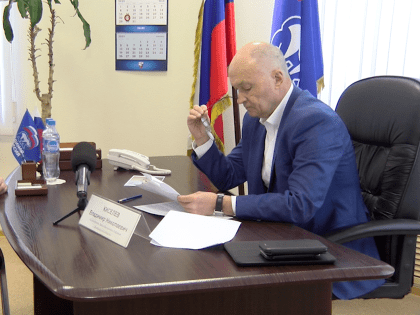 К Владимиру Киселеву обратились с просьбами родители детей-инвалидов и жители многоквартирного дома