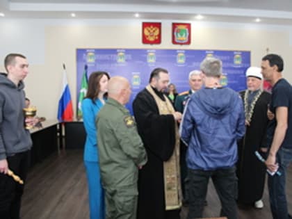 Торжественная встреча с бойцами, отправляющимися служить по контракту на СВО