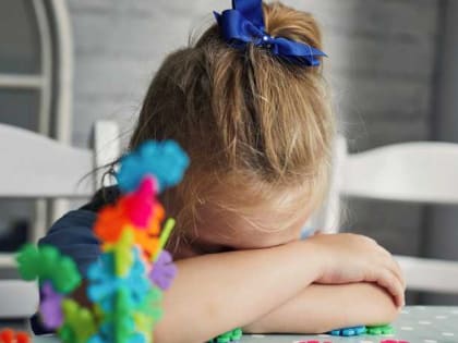 В латышском детском саду воспитатель заставляла девочку приседать за каждое русское слово