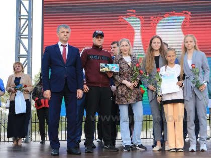 В День города на главной сцене у фонтана состоялось торжественное награждение