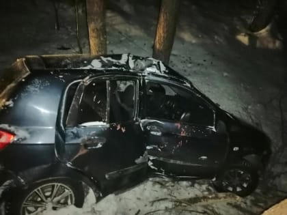 Врезался  в дерево