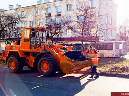 Осенняя уборка Владимира ведется круглосуточно