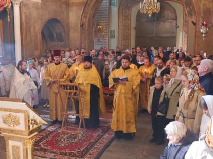 В Успенском соборе г. Владимира состоялся Молебен о страждущих недугом винопития и наркомании