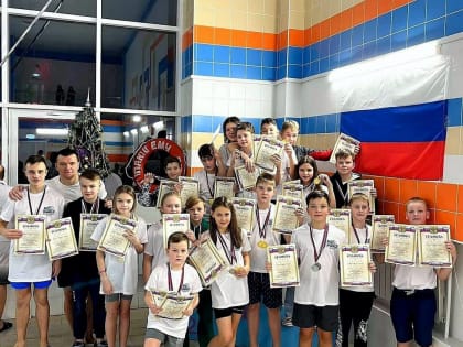 Спортсмены из Гусь-Хрустального района завоевали 10 медалей на соревнованиях по плаванию "Крещенские морозы"