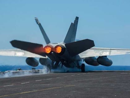 WSJ: США могут отправить второй авианосец к израильскому побережью