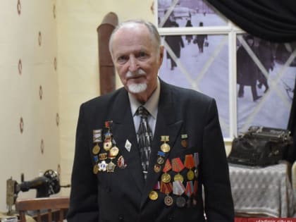 Владимир прощается с Михаилом Коншиным