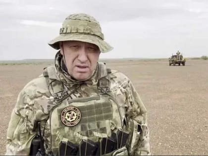 На борту самолета Пригожина видели подозрительного уборщика с пылесосом