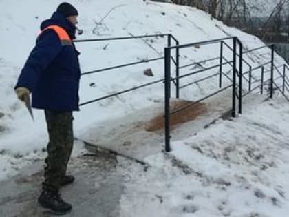 Уборка улично-дорожной сети 23 декабря. Посыпка остановок и пешеходных путей