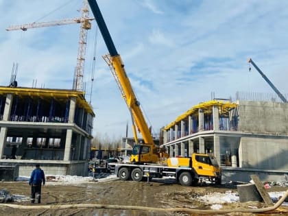 Отставание от графика работ сохраняется, но школу обещают достроить вовремя