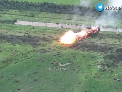 «Русская Весна» поделилась кадрами удара «Солнцепеков» и «Градов» по ВСУ у Антоновского моста