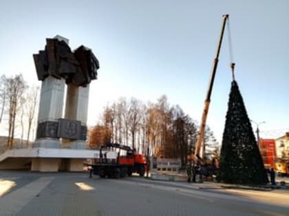 Ковров готовится к Новому году: установка главной елки