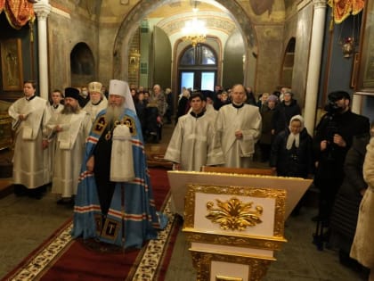 В день Рождества Христова митрополит Тихон возглавил Божественную литургию в Успенском кафедральном соборе