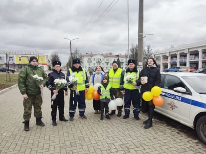 Акция «Цветы для автоледи»