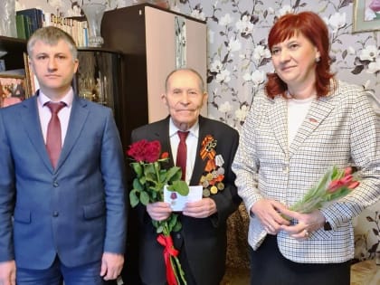 Глава города вручил юбилейную медаль труженику тыла