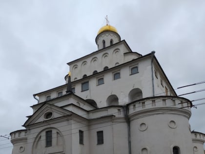 Во Владимире оградили Золотые ворота. Будут ли ограничивать движение транспорта?