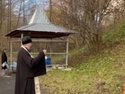 Во Владимире после благоустройства освятили Казанский родник