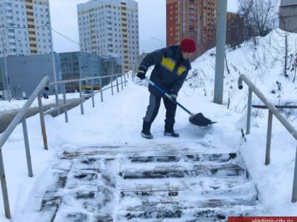 За сутки из города вывезено свыше 150 самосвалов снега