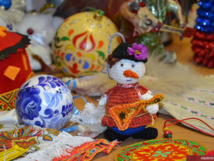 Владимирцы создали для межнациональной городской ёлки более 100 уникальных украшений