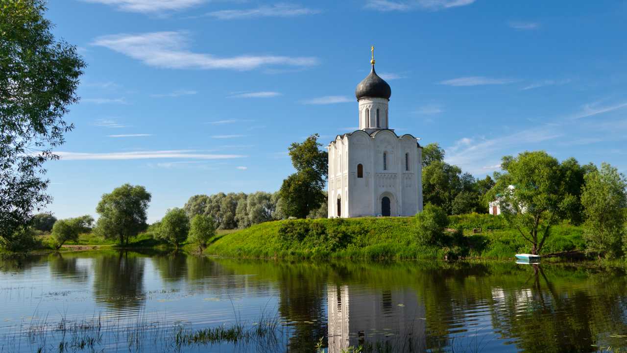 Владимирская область туризм. Церкви Владимира и Суздаля. Суздаль белый храм. Владимир Суздаль паломничество. Туризм во Владимирской области.