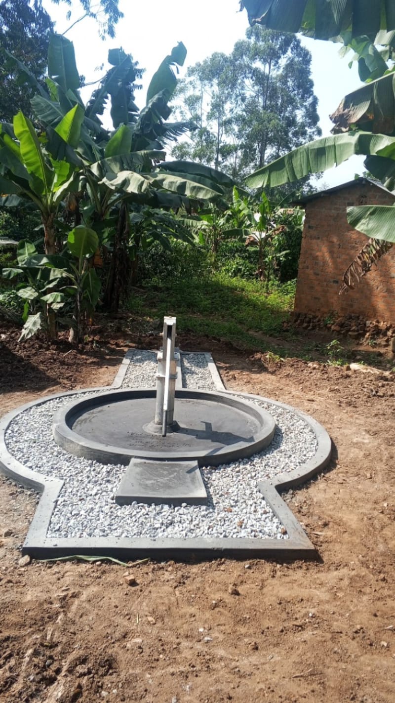 Hand pump borehore construction
