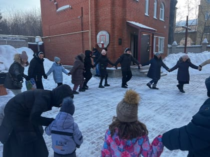 В новосибирском Приходе францисканцев и Католической школе прошел традиционный карнавал с блинами (+ ФОТО)
