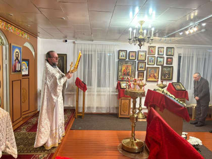 Пасхальное богослужение в храме р. п. Краснозерское