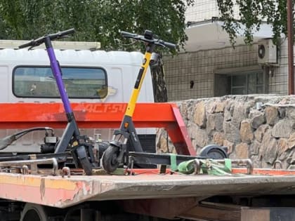 В Новосибирске продолжают эвакуировать незаконно припаркованные электросамокаты