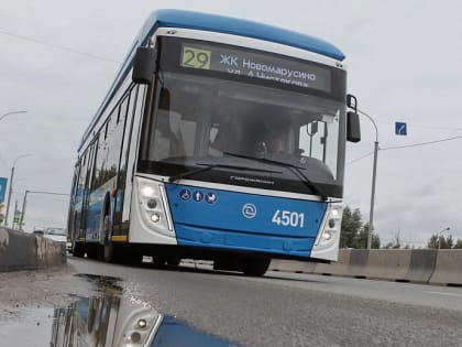 Мэр Новосибирска пообщался с пассажирами нового троллейбуса №29