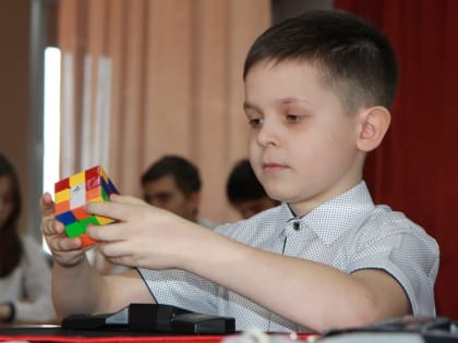 В Бердске прошел турнир по скоростной сборке кубика Рубика
