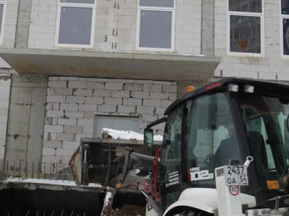 Застройщику поликлиник по ГЧП в Новосибирске объявили предостережение