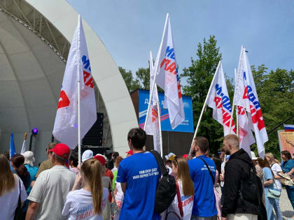 «Молодая Гвардия» приняла участие в митинге-концерте ко Дню России