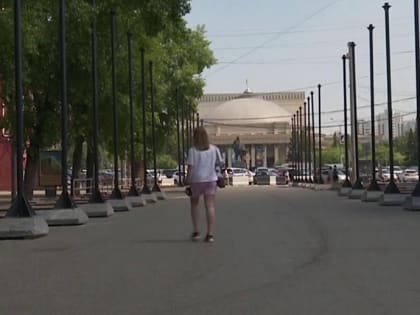 На пешеходной улице Ленина начали монтаж светящихся конструкций