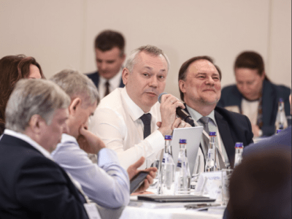 Губернатор Андрей Травников в Москве провёл круглый стол «Наука для промышленности»