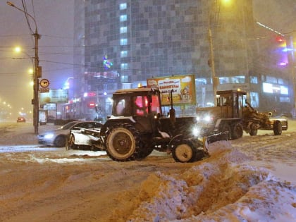 На уборку снежных валов в Новосибирске дорожникам дали неделю