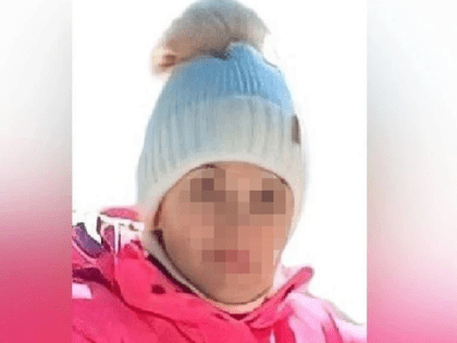 Женщина под Новосибирском уснула на остановке с дочкой и потом пропала