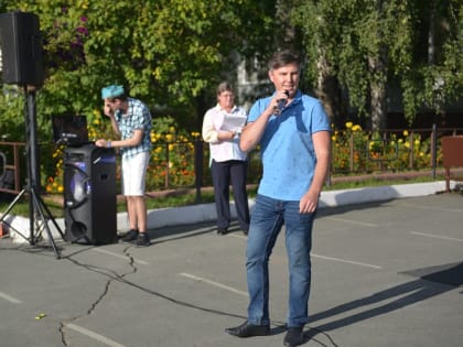 Евгений Смышляев поздравил жителей Никитинского микрорайона с Днем соседей