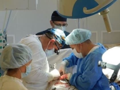 Сложнейшую операцию провели алтайские хирурги и онкологи