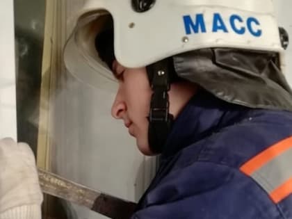 Девушка из Новосибирска оказалась запертой на балконе в мороз