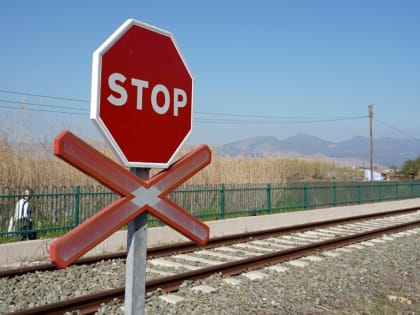 В Новосибирской области мотоциклист погиб после столкновения с поездом