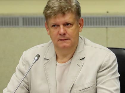 «Больше поводов для улыбок»: поздравление с 8 Марта от полпреда Серышева